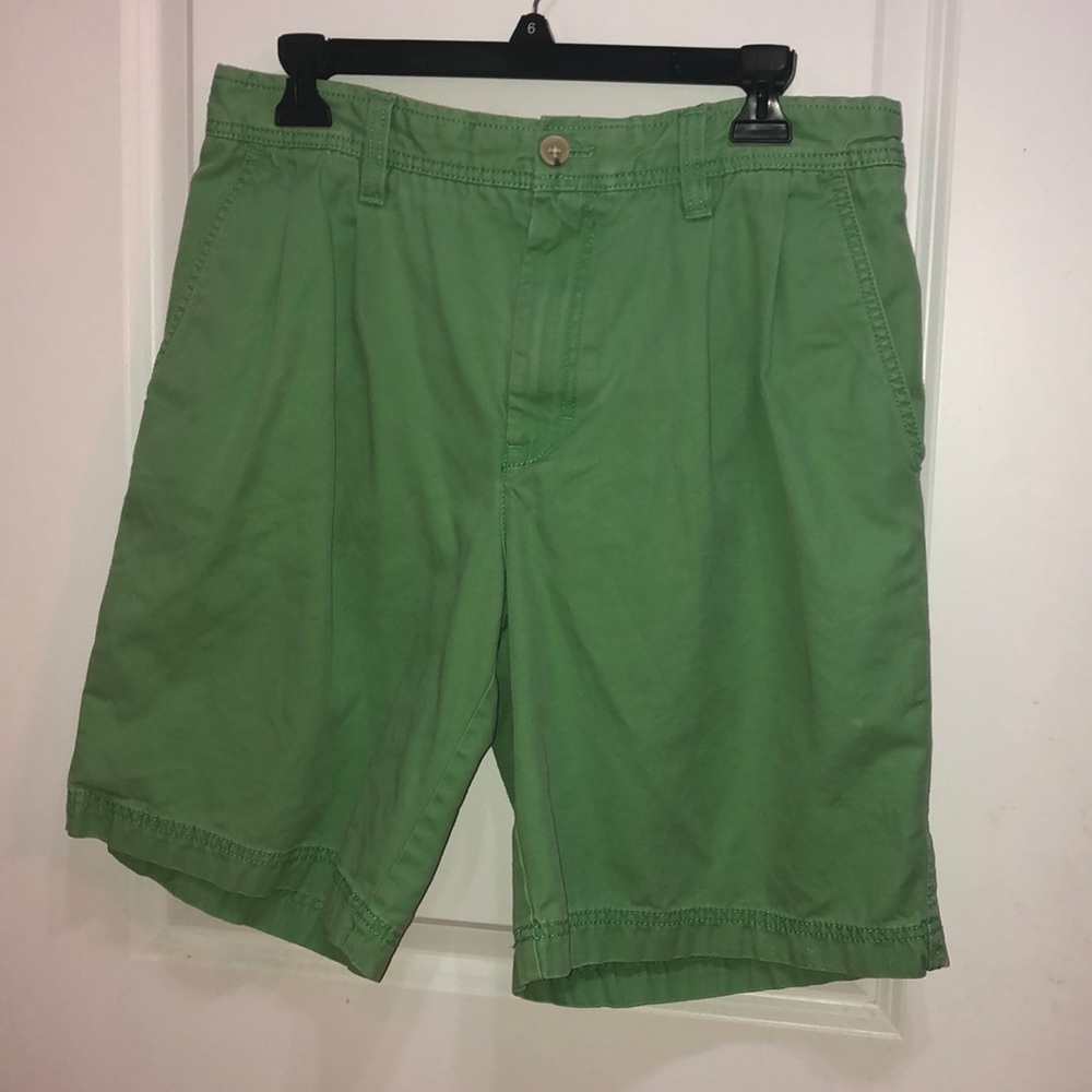 Men’s Izod green shorts
